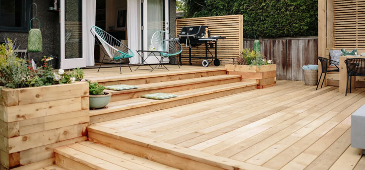 Cedar Decking in Woodland Hills, CA